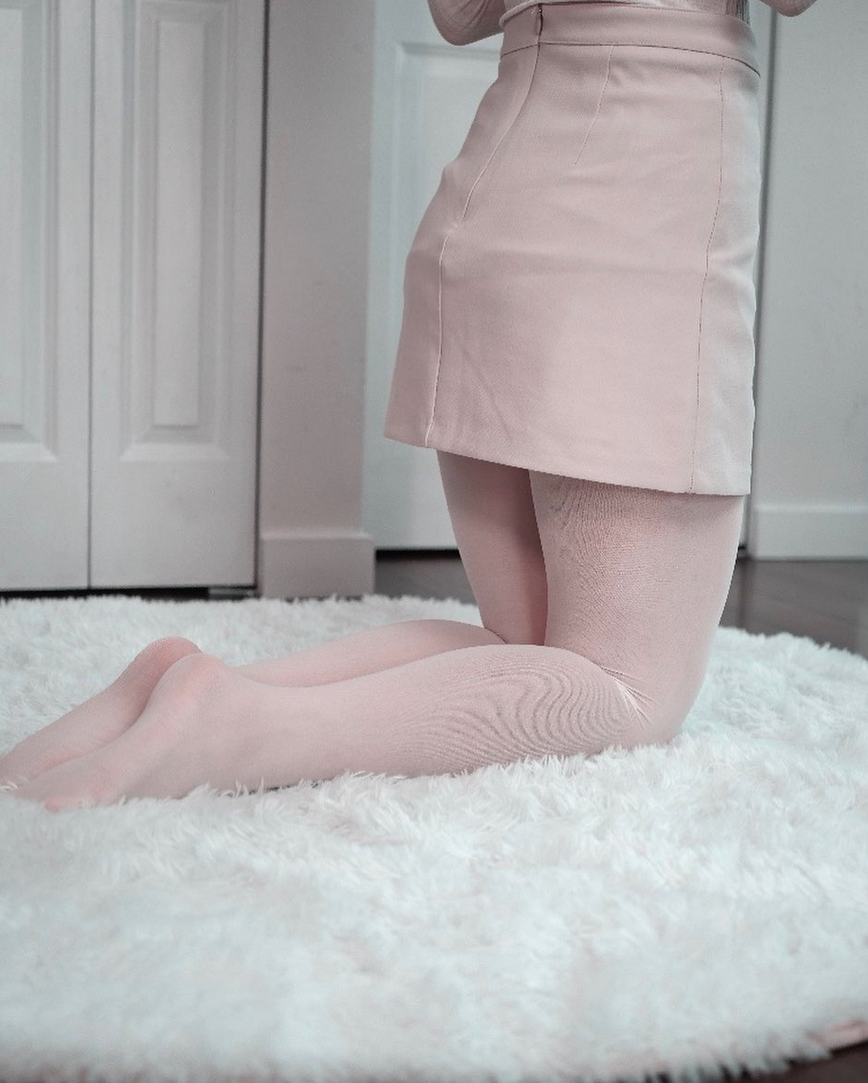A detailed view of pink 20D pantyhose, highlighting their sheer and delicate appearance in a lovely shade of pink. These pantyhose provide a touch of feminine elegance and subtle color to complement various outfits and styles.
